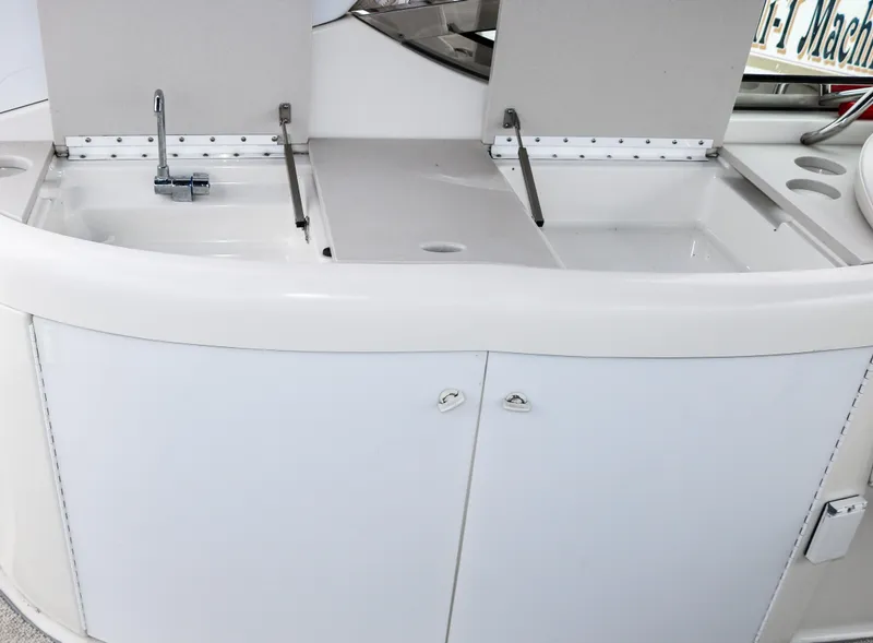 Slide: The Image of 2003 Formula 370 Super Sport boat sink and storage area. - 7
