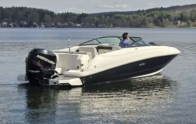 The Image of Sea Ray 240 Sundeck 2016 - 1
