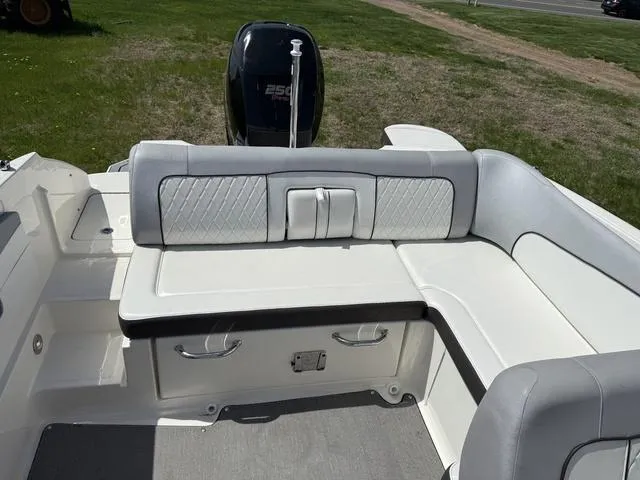 Slide: The Image of Sea Ray 240 Sundeck 2016 - 12