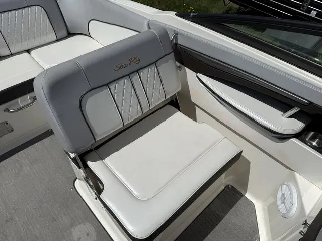 Slide: The Image of Sea Ray 240 Sundeck 2016 - 13