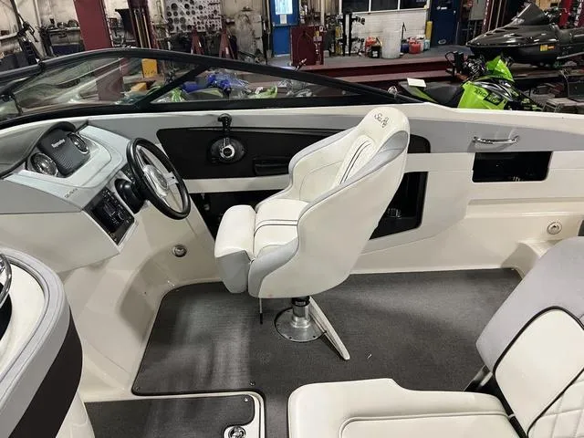 Slide: The Image of Sea Ray 240 Sundeck 2016 - 17