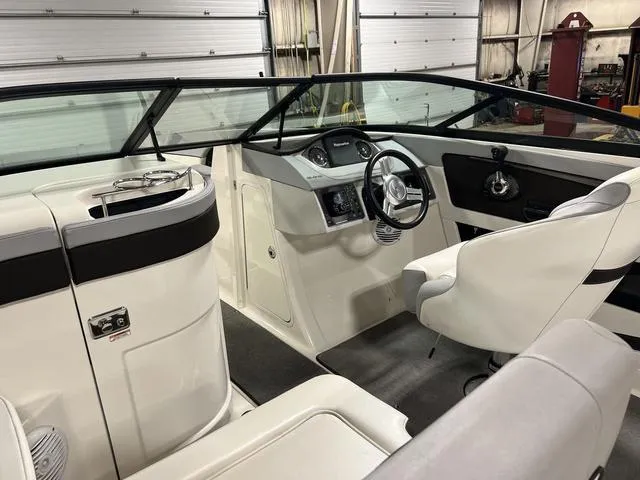 Slide: The Image of Sea Ray 240 Sundeck 2016 - 19