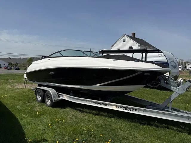 Slide: The Image of Sea Ray 240 Sundeck 2016 - 3