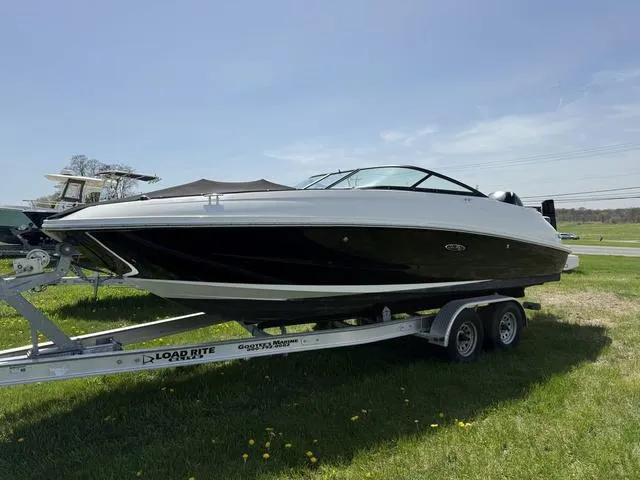 Slide: The Image of Sea Ray 240 Sundeck 2016 - 4