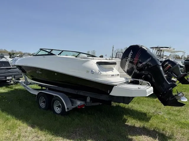 Slide: The Image of Sea Ray 240 Sundeck 2016 - 5