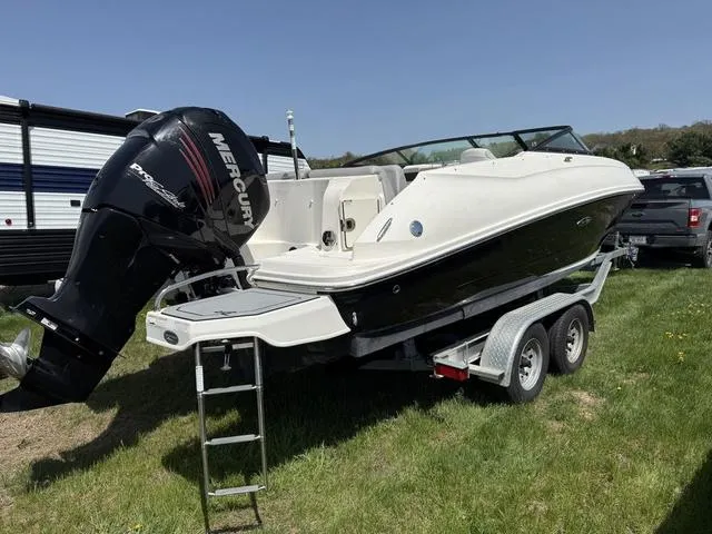 Slide: The Image of Sea Ray 240 Sundeck 2016 - 6