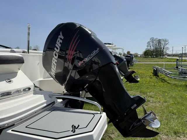 Slide: The Image of Sea Ray 240 Sundeck 2016 - 8