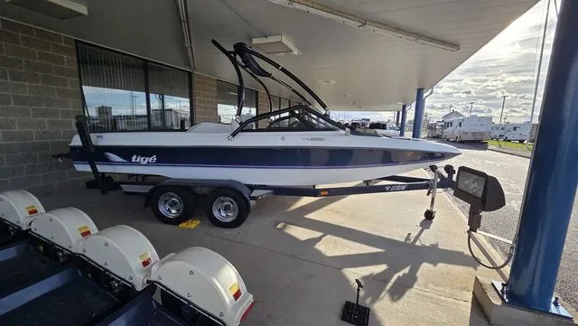 Slide: The Image of Tigé PRE 2200i WT 1999 - 7