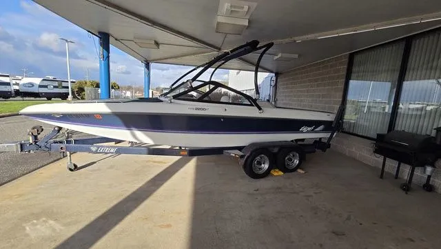 Slide: The Image of Tigé PRE 2200i WT 1999 - 8