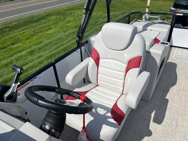 Slide: The Image of 2024 SunCatcher Select 22SS boat interior with red and white captain's chair. - 14