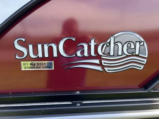 Slide: The Image of 2024 SunCatcher Select 22SS captain's chair with beige and blue upholstery. - 5