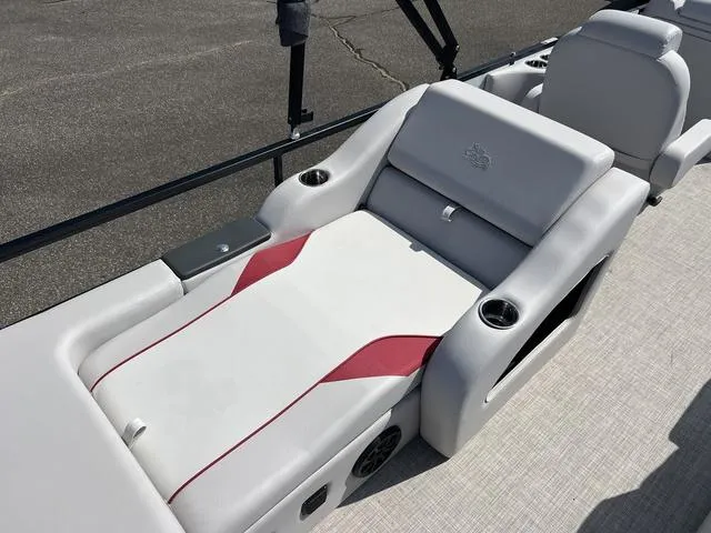 Slide: The Image of 2024 SunCatcher Select 22SS pontoon boat rear view with ladder. - 8