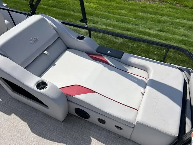 Slide: The Image of Top view of 2024 SunCatcher Select 22SS pontoon boat interior layout. - 9