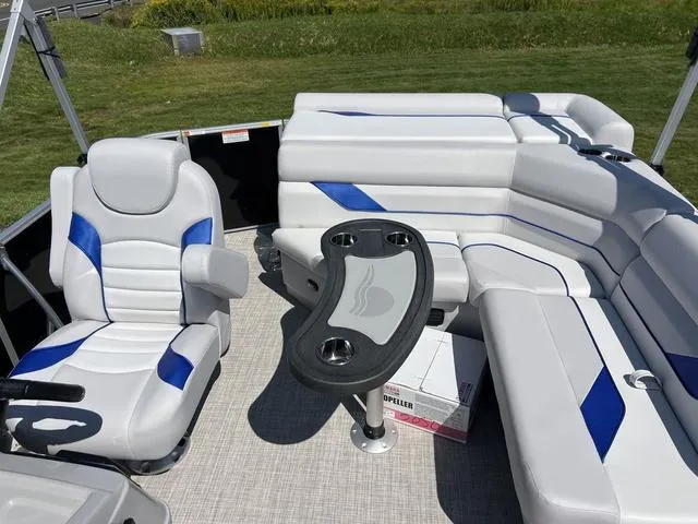 Slide: The Image of 2024 SunCatcher Select 18C boat with Yamaha 90 outboard motor, top view. - 6