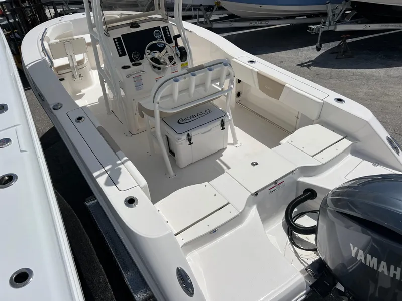 Slide: The Image of 2025 Robalo R200 Center Console boat with Yamaha outboard engine. - 4