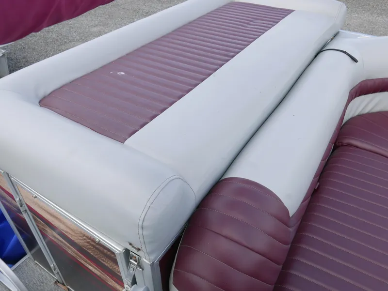 Slide: The Image of 2004 Tracker PB22OB boat seat with maroon and white upholstery. - 11