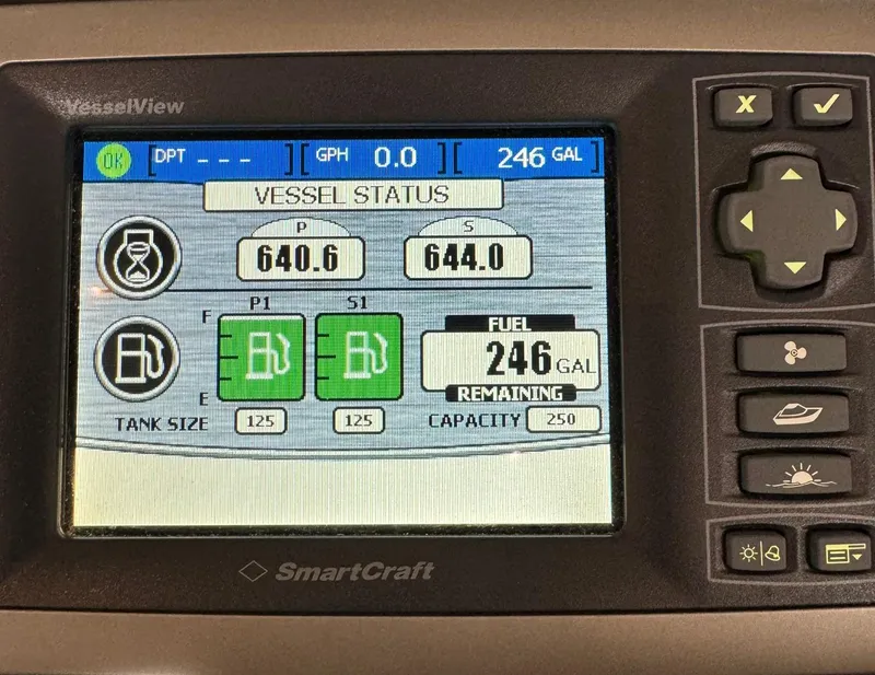 Slide: The Image of 2015 Carver C37 Coupe vessel status display showing fuel levels and tank capacity. - 41