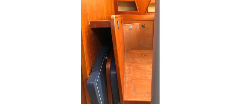 Slide: The Image of Sceptre 36 Athena 1980 - 108