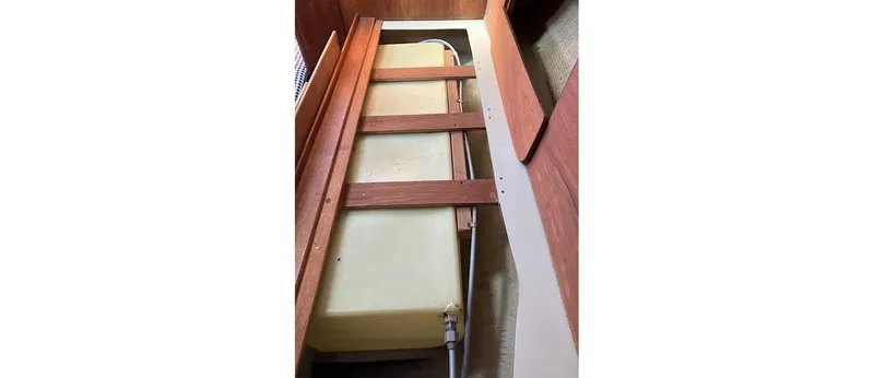 Slide: The Image of Sceptre 36 Athena 1980 - 125