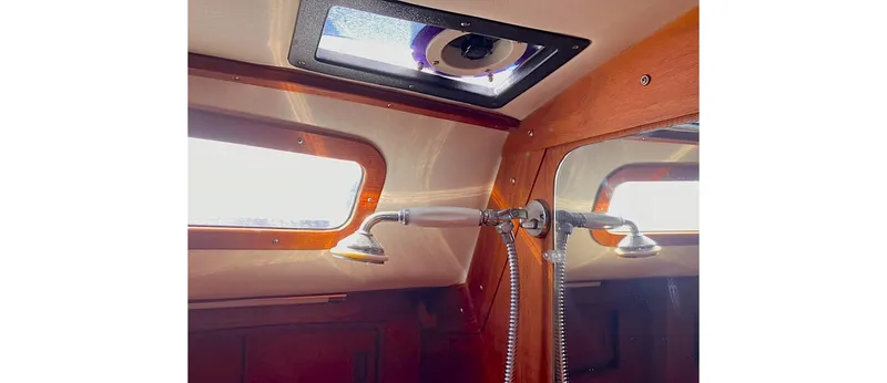 Slide: The Image of Sceptre 36 Athena 1980 - 127