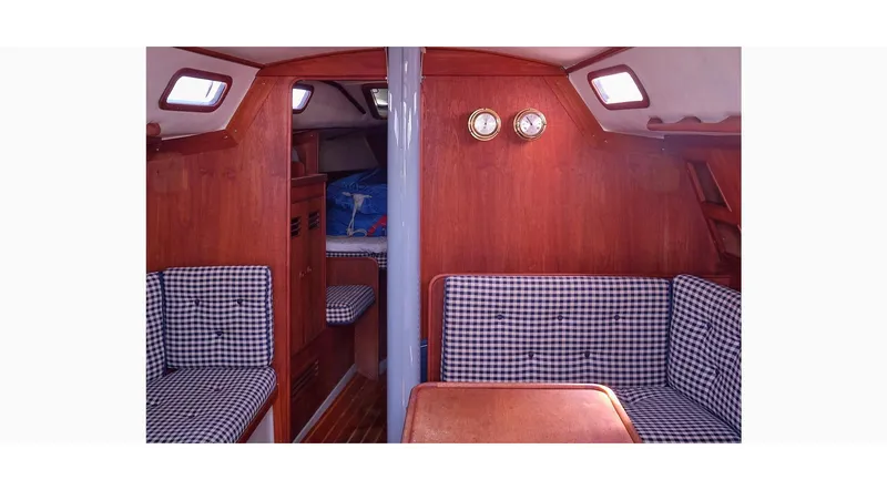 Slide: The Image of Sceptre 36 Athena 1980 - 141