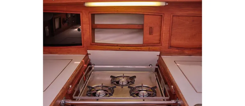 Slide: The Image of Sceptre 36 Athena 1980 - 53