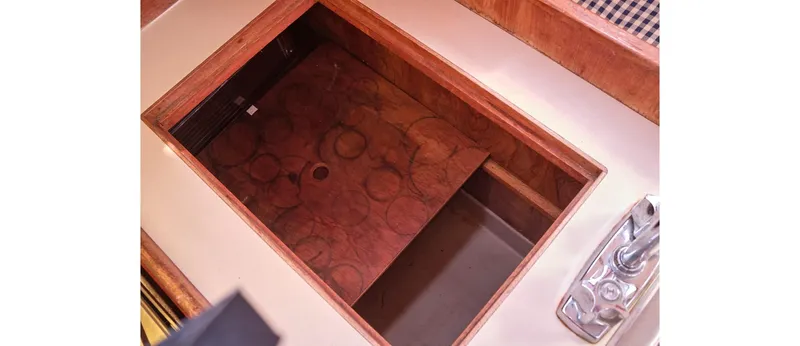 Slide: The Image of Sceptre 36 Athena 1980 - 55