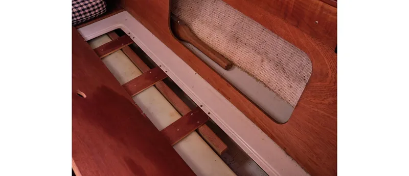 Slide: The Image of Sceptre 36 Athena 1980 - 86