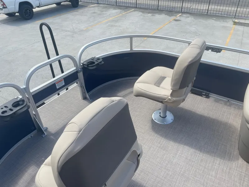 Slide: The Image of Sun Tracker Bass Buggy 16 XL 2025 - 18