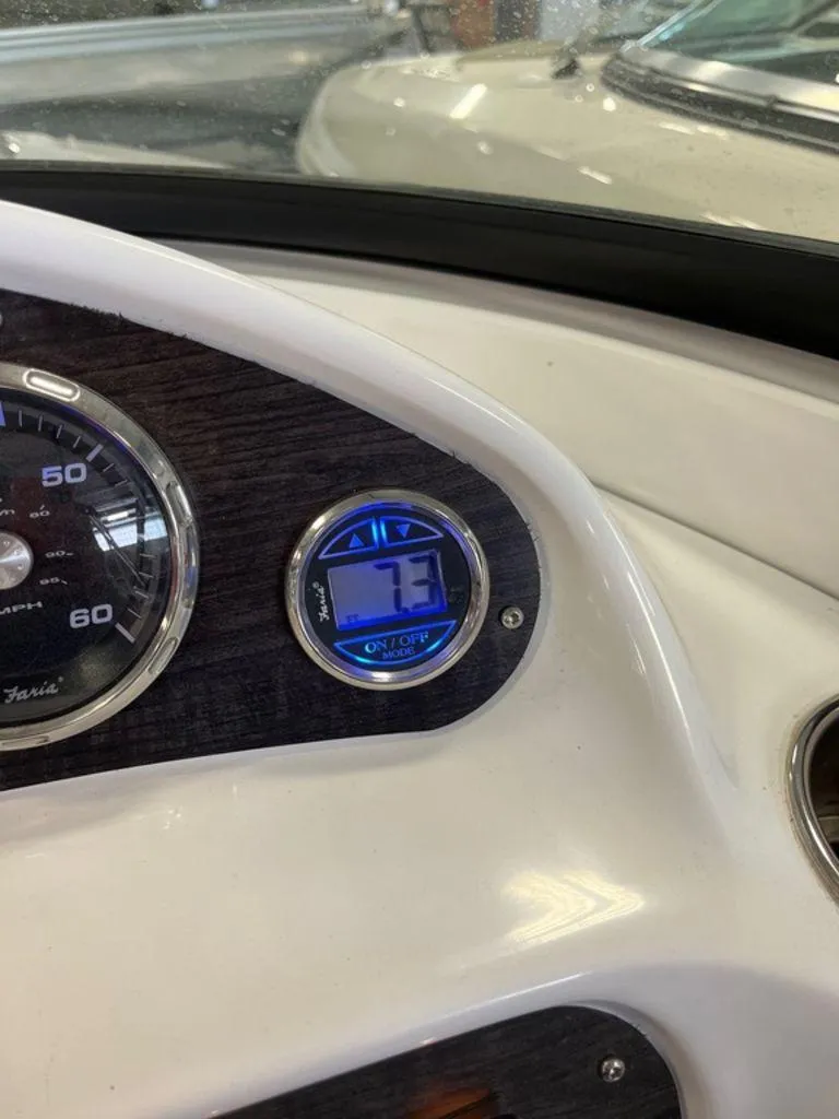 Slide: The Image of Rinker 19QX BR 2018 - 8