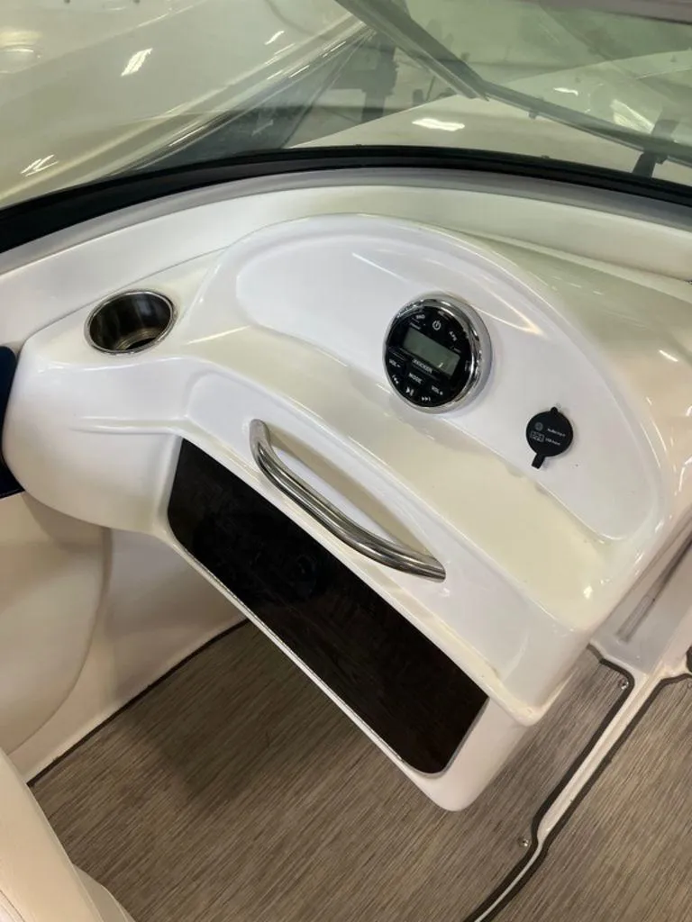 Slide: The Image of Rinker 19QX BR 2018 - 9