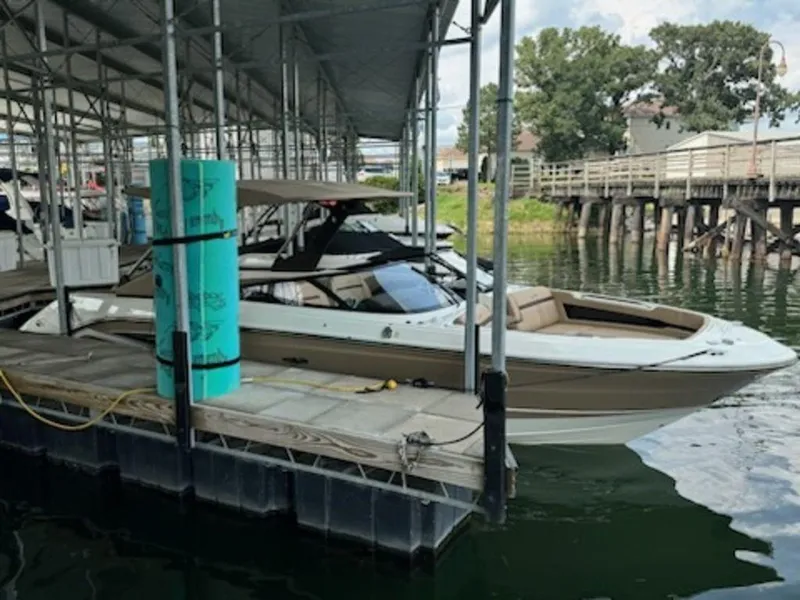 Slide: The Image of Sea Ray SLX 310 2017 - 2