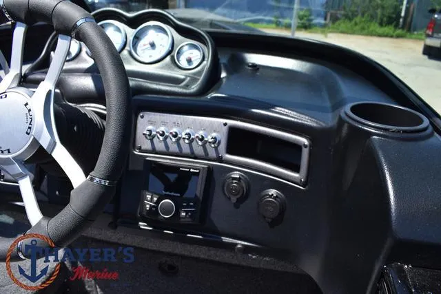 Slide: The Image of Lund 1775 Crossover XS Sport 2025 - 35