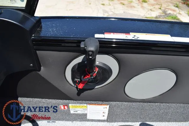 Slide: The Image of Lund 1775 Crossover XS Sport 2025 - 36