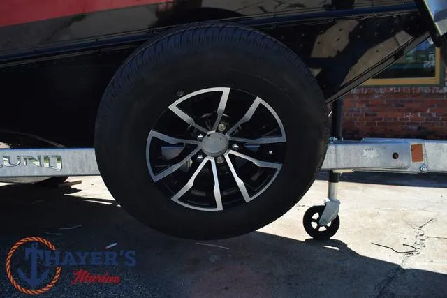 Slide: The Image of Lund 1775 Crossover XS Sport 2025 - 9