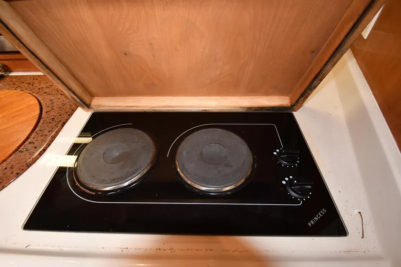 Slide: The Image of Electric stove in the galley of a 1998 Cruisers Yachts 3870 Express. - 47