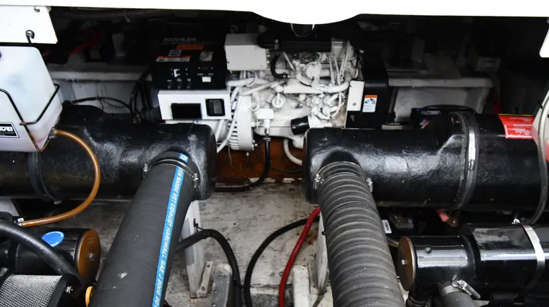 Slide: The Image of Cruisers Yachts 3870 Express 1998 - 58