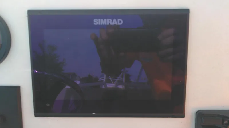 Slide: The Image of Simrad display on 2021 Wellcraft 202 Fisherman boat. - 14