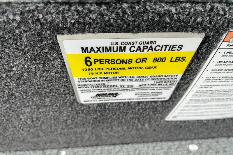 Slide: The Image of Capacity label on 2025 Lund 1650 Rebel XL SS boat: 6 persons or 800 lbs. - 25
