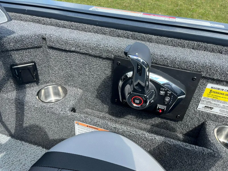 Slide: The Image of 2025 Lund 2075 Pro-V Bass XS boat throttle control and cup holders. - 19