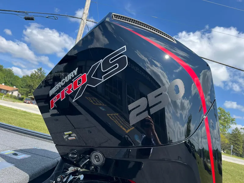 Slide: The Image of Mercury Pro XS 250 engine on 2025 Lund 2075 Pro-V Bass XS boat. - 27