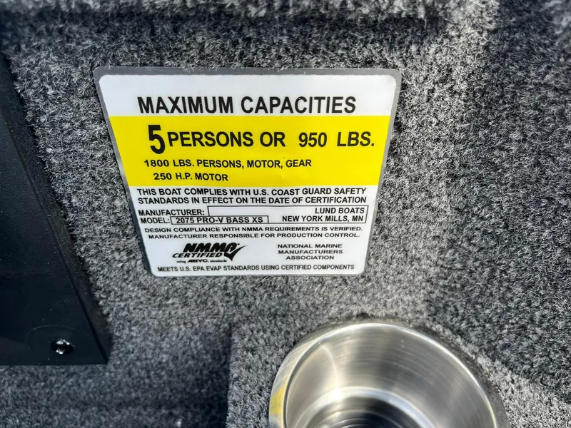 Slide: The Image of Lund 2075 Pro-V Bass XS 2025 capacity label: 5 persons or 950 lbs, 250 HP motor. - 34