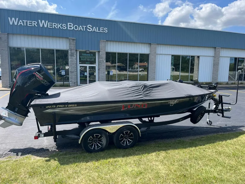 Slide: The Image of 2025 Lund 2075 Pro-V Bass XS boat at Water Werks Boat Sales. - 35