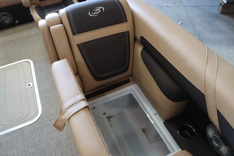 Slide: The Image of Barletta Cabrio 20UC 2025 - 22