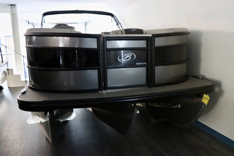 Slide: The Image of Barletta Lusso 23M 2025 - 3