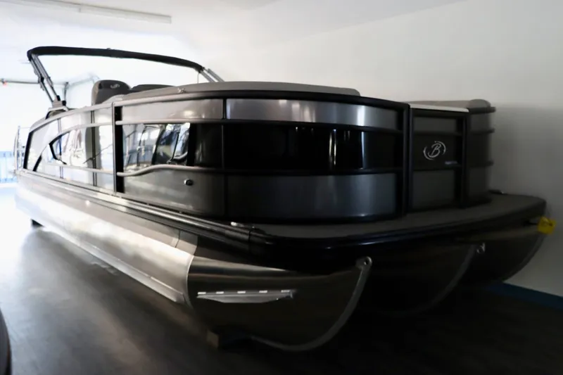 Slide: The Image of Barletta Lusso 23M 2025 - 4