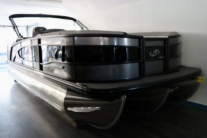 Slide: The Image of Barletta Lusso 23M 2025 - 6