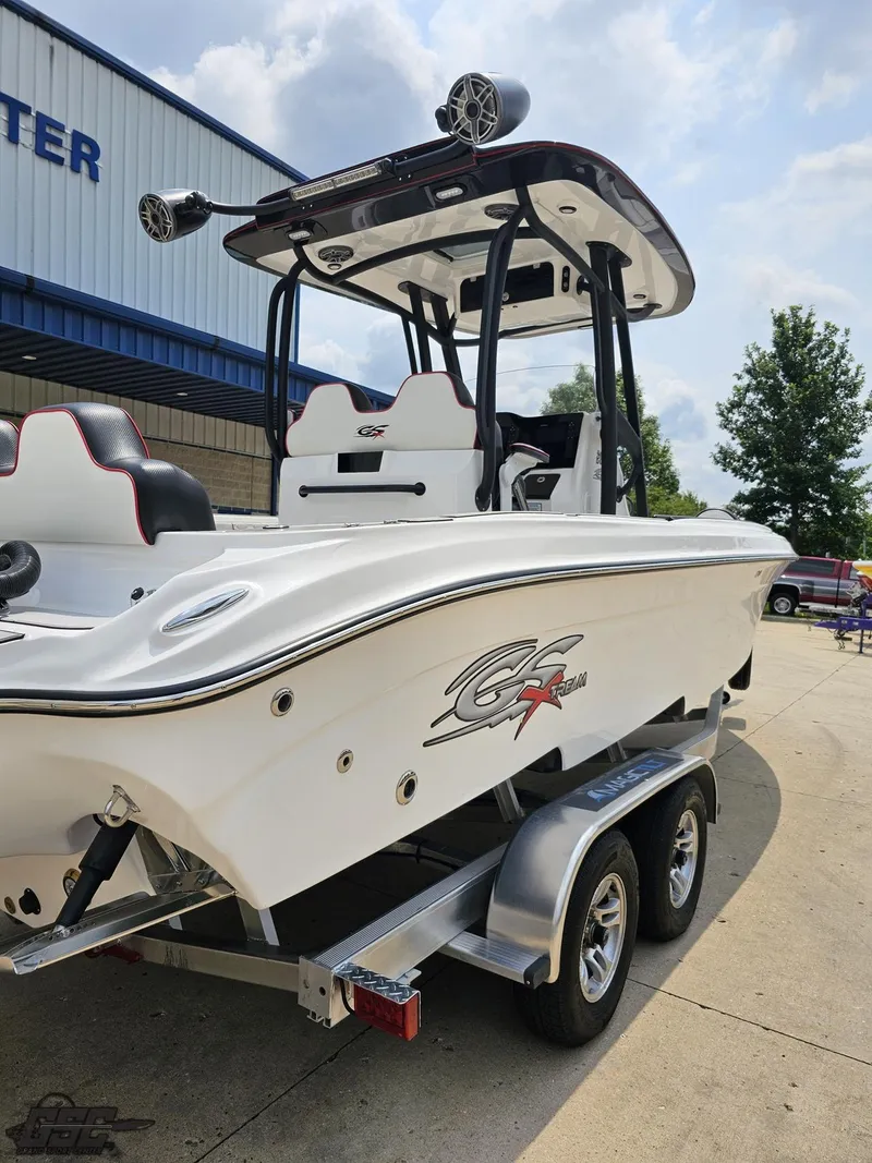 Slide: The Image of 2024 Glasstream 280 Pro GSX boat on trailer, rear view. - 15