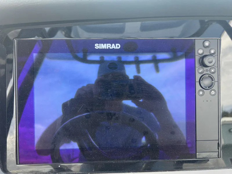 Slide: The Image of Simrad display on 2025 Robalo 266 Cayman SD boat. - 24