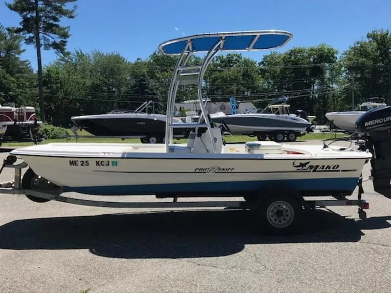 Slide: The Image of 2018 Mako 17 SKIFF CC boat on trailer in outdoor lot. - 3